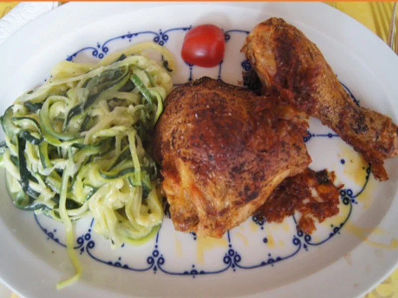 Gebratene Hähnchenkeulen mit Zucchini Spaghetti - Rezept - Bild Nr. 2