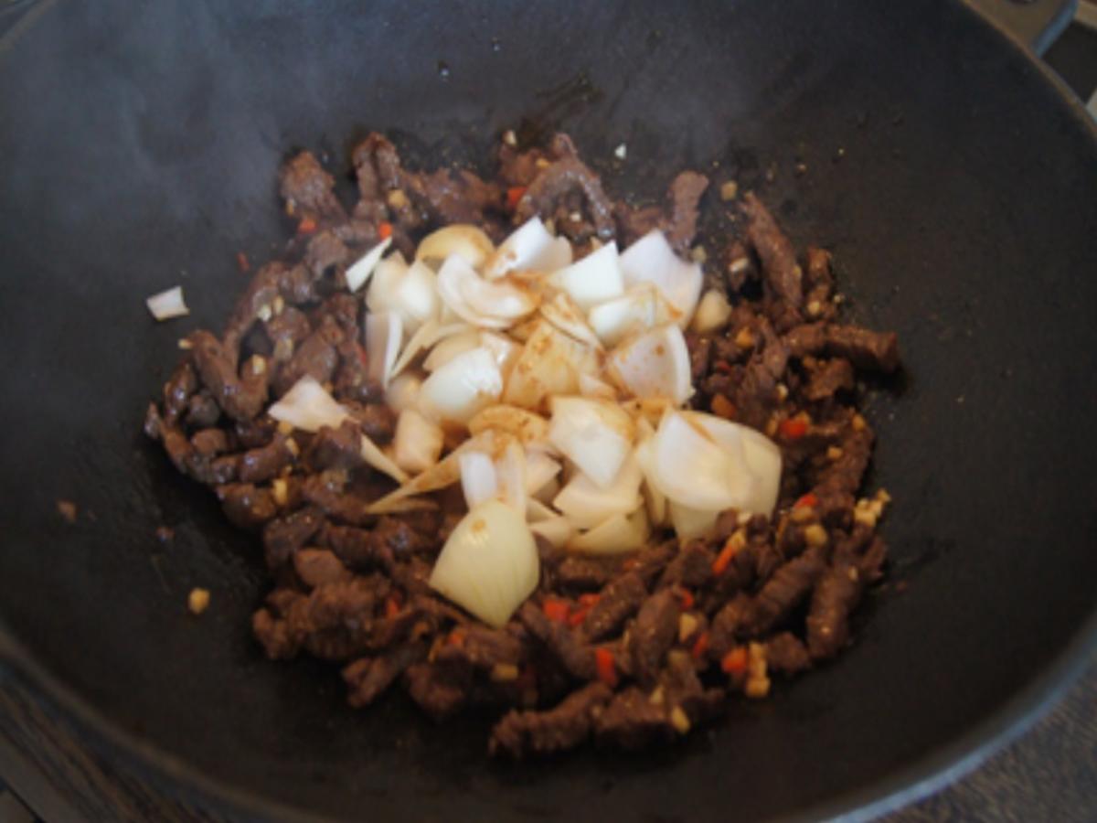 Rindfleisch mit Gemüse aus dem Wok mit Curryreis - Rezept - Bild Nr. 20