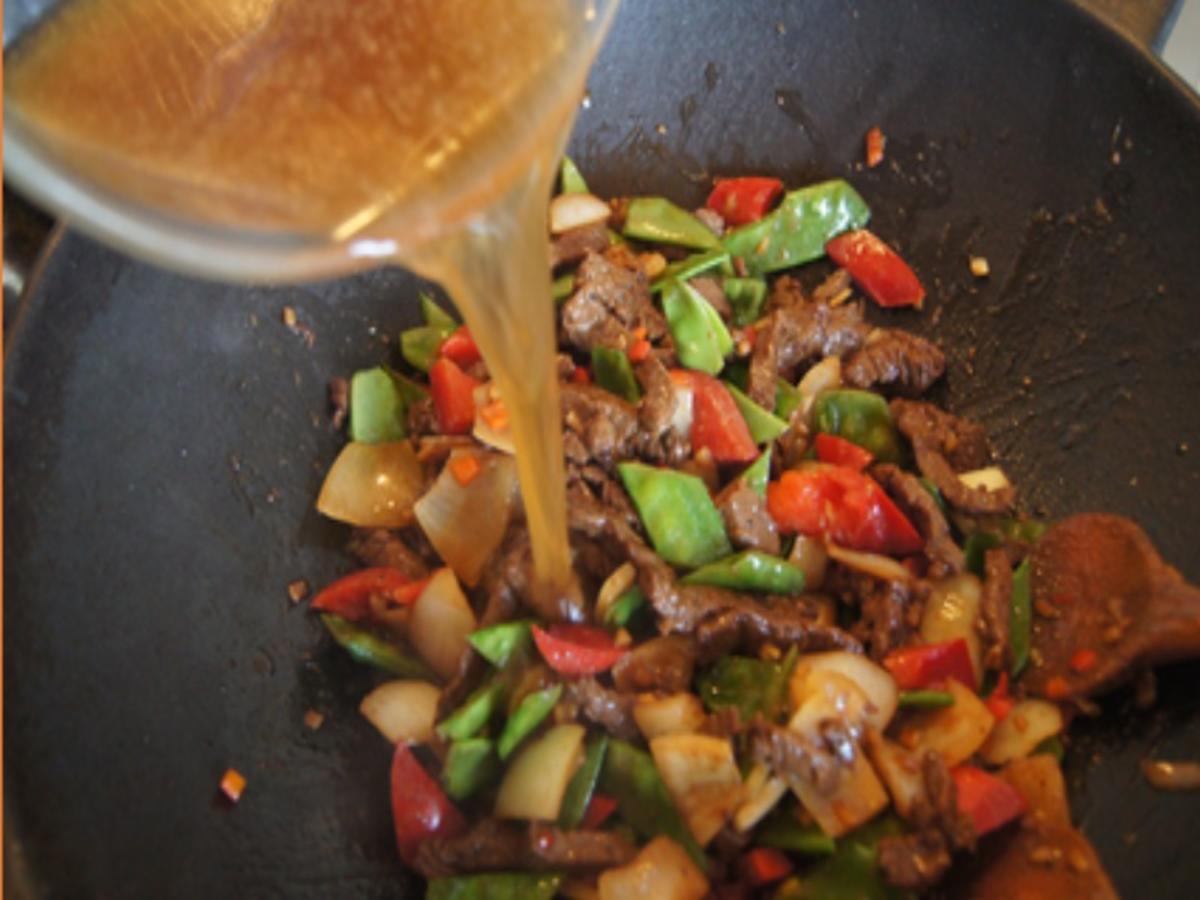Rindfleisch mit Gemüse aus dem Wok mit Curryreis - Rezept - Bild Nr. 23