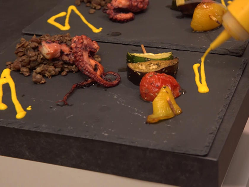 Pulpo Sousvide mit Linsen, Safranjoghurt und mediterranem Gemüse Rezept kochbar.de