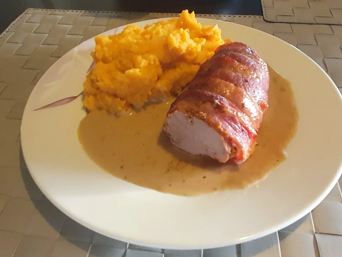 Filet im Speckmantel mit Süßkartoffel-Möhren-Püree - Rezept - Bild Nr. 2