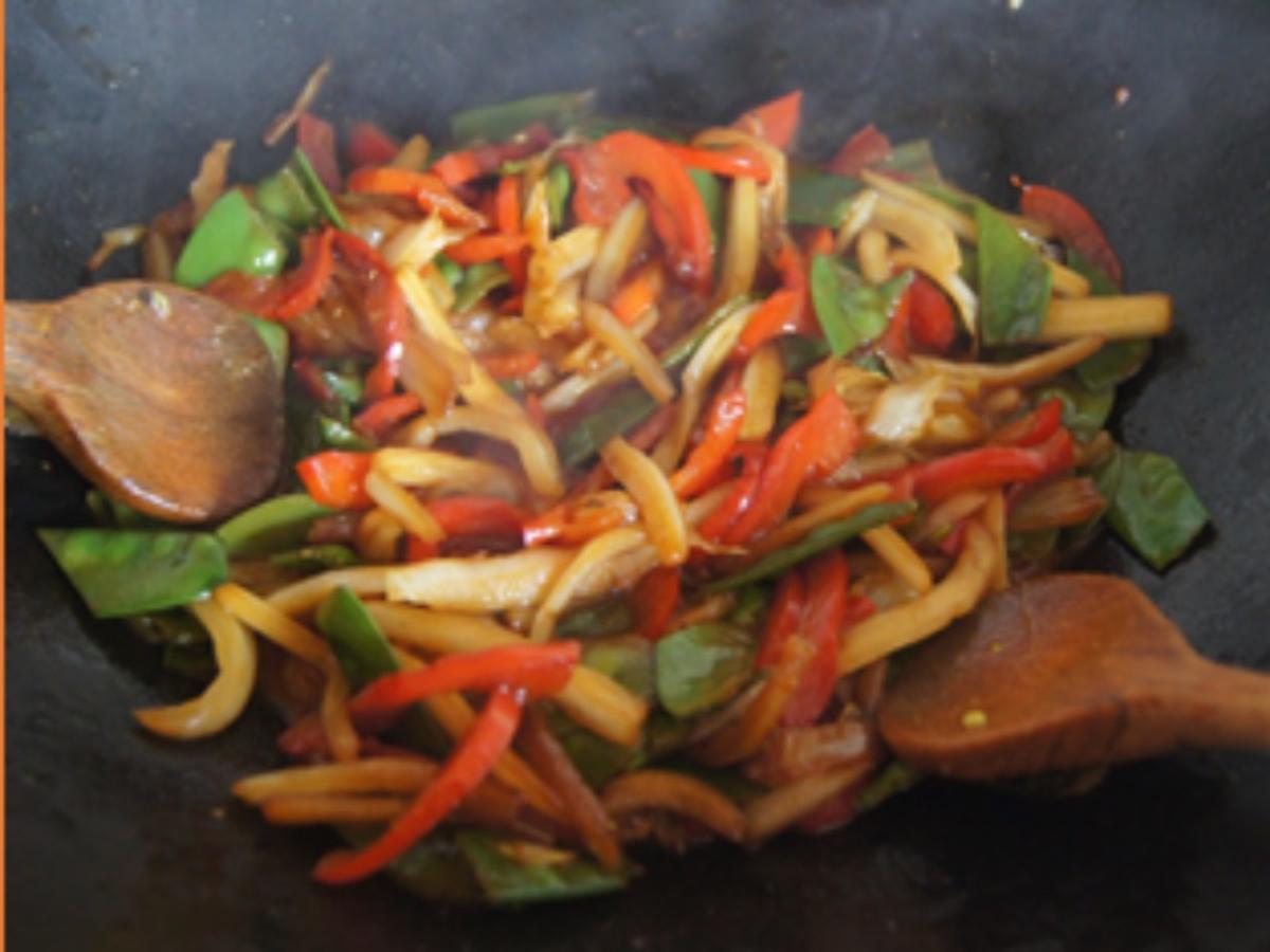 Spiegeleier auf Wok-Gemüse - Rezept - Bild Nr. 10