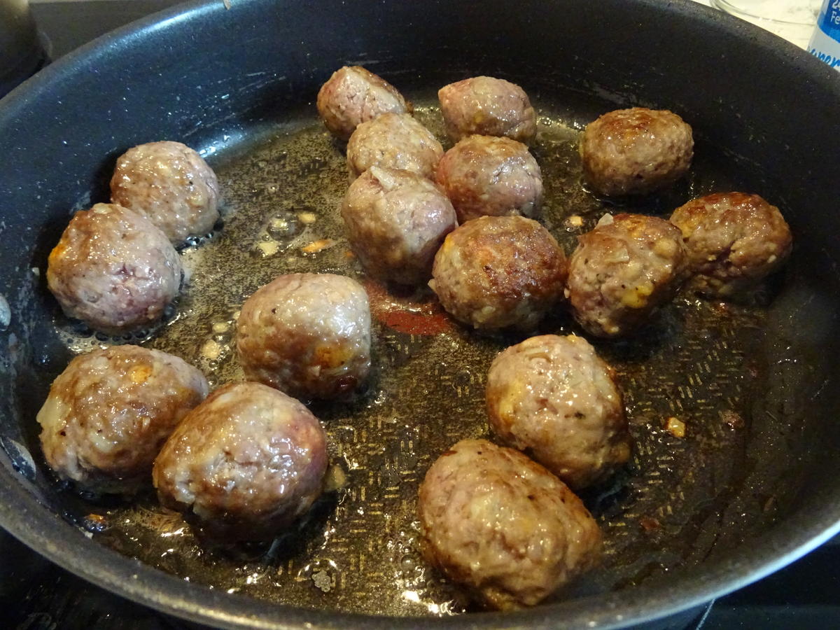 Köttbullar mit Kartoffelstampf - Rezept - Bild Nr. 3