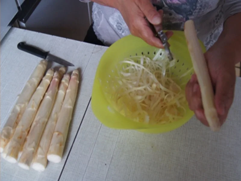 Lachsforelle mit Spargel und Zitronen-Butter - Rezept - Bild Nr. 8
