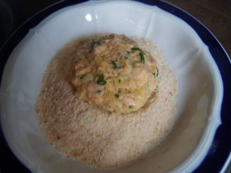 Rezept: Lachsbuletten mit Buschbohnen, Baby-Pellkartoffeln und Zitronen-Butter Bild Nr. 10375 Lachsbuletten mit Buschbohnen, Baby-Pellkartoffeln und Zitronen-Butter - Rezept - Bild Nr. 10375