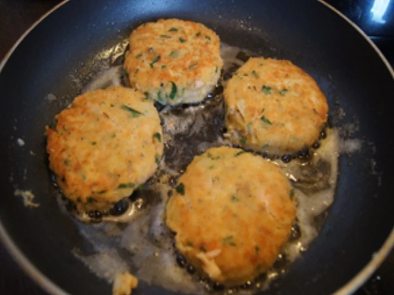 Rezept: Lachsbuletten mit Buschbohnen, Baby-Pellkartoffeln und Zitronen-Butter Bild Nr. 10377 Lachsbuletten mit Buschbohnen, Baby-Pellkartoffeln und Zitronen-Butter - Rezept - Bild Nr. 10377