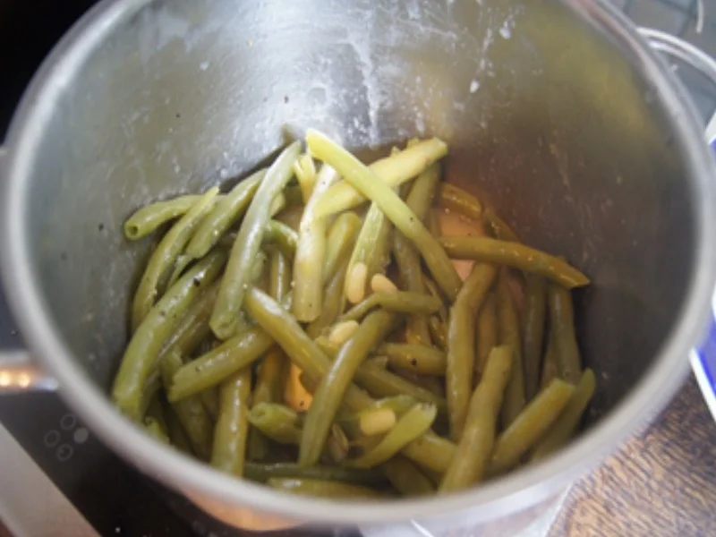 Rezept: Lachsbuletten mit Buschbohnen, Baby-Pellkartoffeln und Zitronen-Butter Bild Nr. 10384 Lachsbuletten mit Buschbohnen, Baby-Pellkartoffeln und Zitronen-Butter - Rezept - Bild Nr. 10384