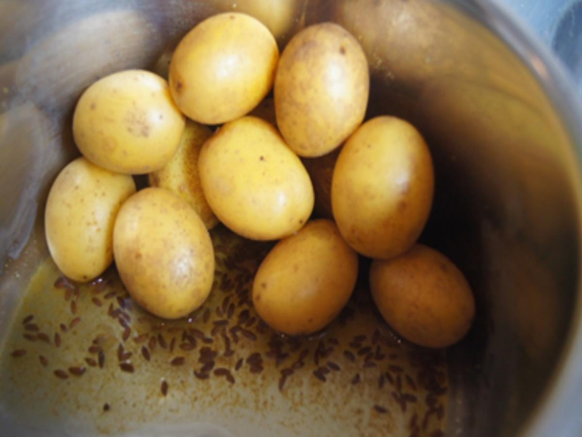 Lachsbuletten mit Buschbohnen, Baby-Pellkartoffeln und Zitronen-Butter - Rezept - Bild Nr. 10386