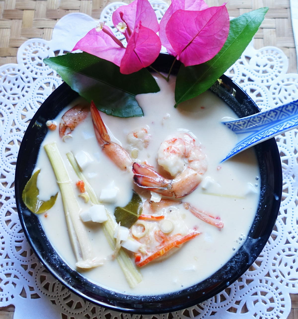 Thailändische Garnelensuppe mit Kokosmilch – Tom Gung Gati Sod - Rezept ...