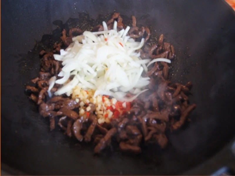 Rezept: Asiatische Nudeln mit Rindfleisch Bild Nr. 10410 Asiatische Nudeln mit Rindfleisch - Rezept - Bild Nr. 10410