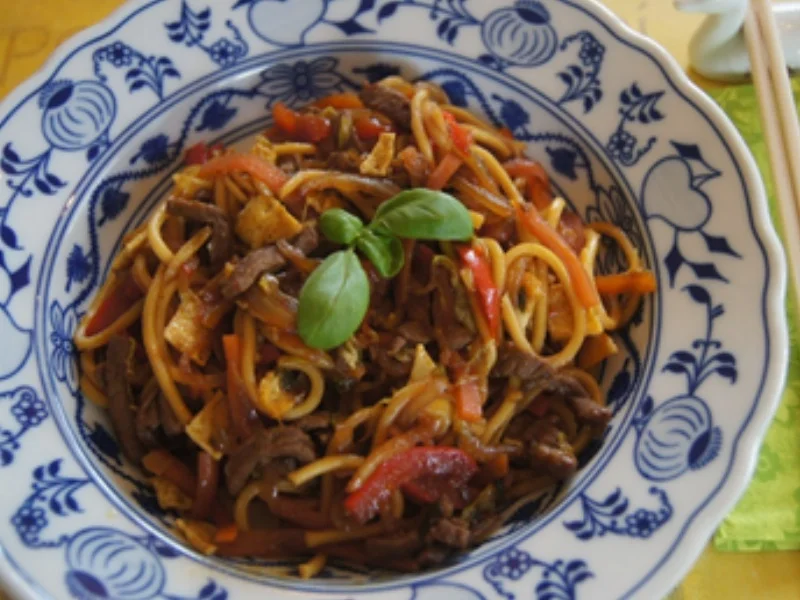 Rezept: Asiatische Nudeln mit Rindfleisch Bild Nr. 10422 Asiatische Nudeln mit Rindfleisch - Rezept - Bild Nr. 10422