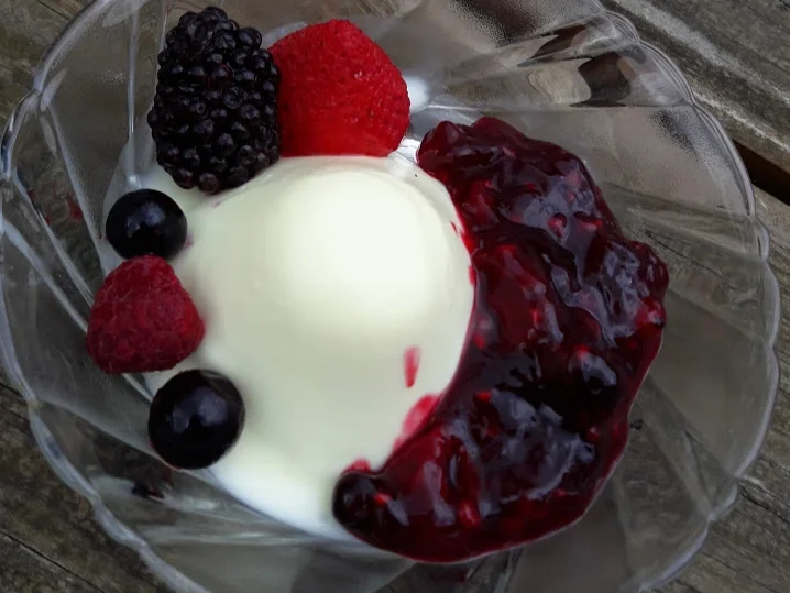 Dessert mit Roter Grütze - Rezept - Bild Nr. 2