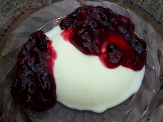 Dessert mit Roter Grütze - Rezept - Bild Nr. 10384