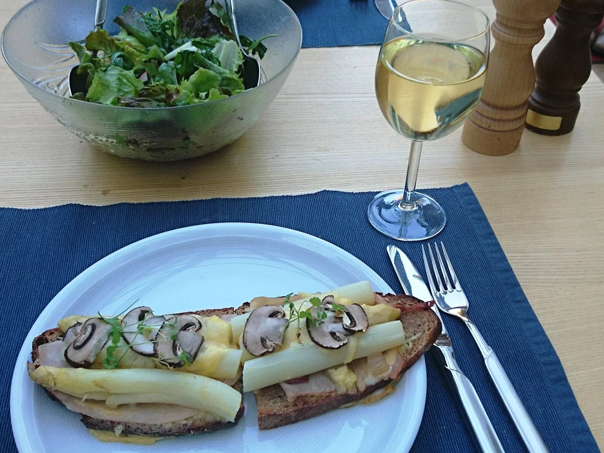 Spargel auf Bauerntoast - Rezept - Bild Nr. 2
