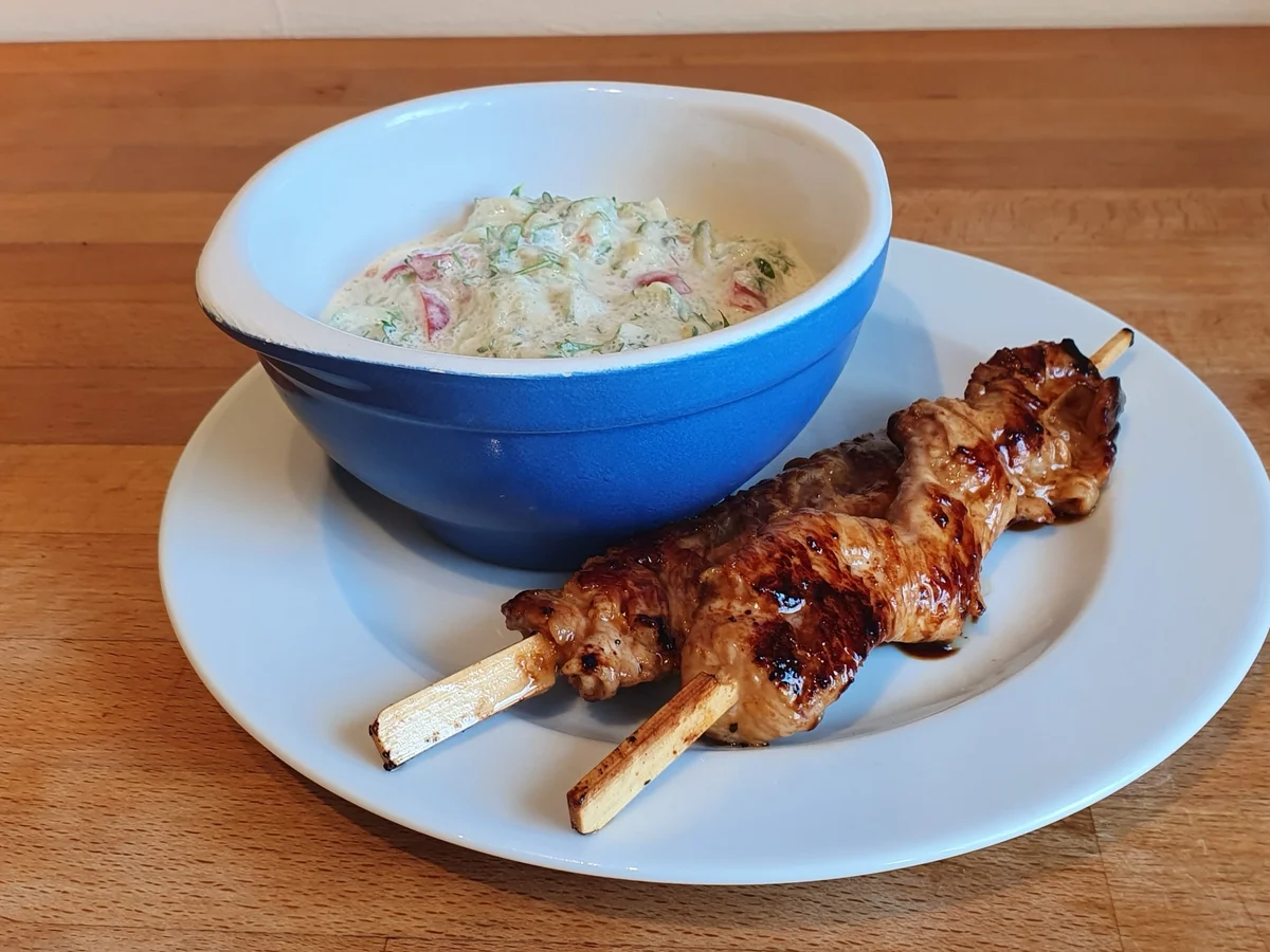 Teriyaki Putenspießchen mit Gurkensalat - Rezept - Bild Nr. 2