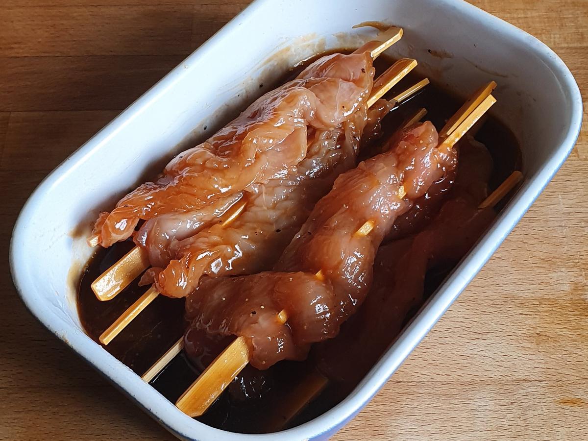 Teriyaki Putenspießchen mit Gurkensalat - Rezept - kochbar.de