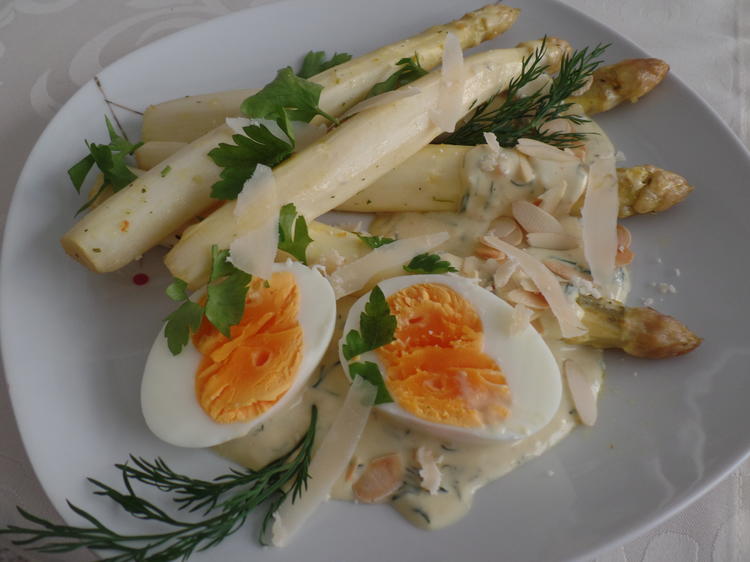 Spargel mit Frischkäsesauce und wachsweichem Ei - Rezept - kochbar.de