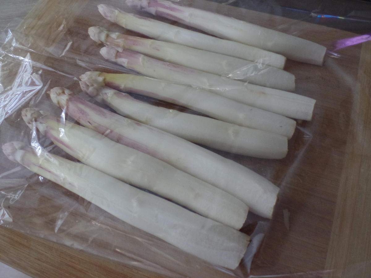 Spargel mit Frischkäsesauce und wachsweichem Ei - einfach - von Sheeva1960