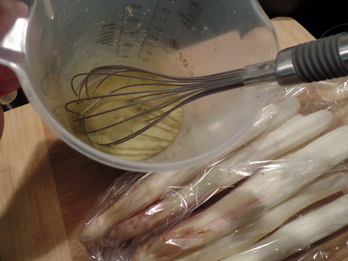 Spargel mit Frischkäsesauce und wachsweichem Ei - Rezept - Bild Nr. 10379