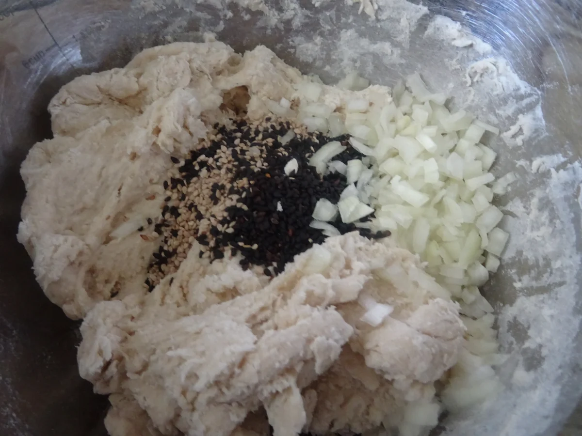 Rezept: Brot aus Zypern (Hellimli Bidda) Bild Nr. 8 Brot aus Zypern (Hellimli Bidda) - Rezept - Bild Nr. 8