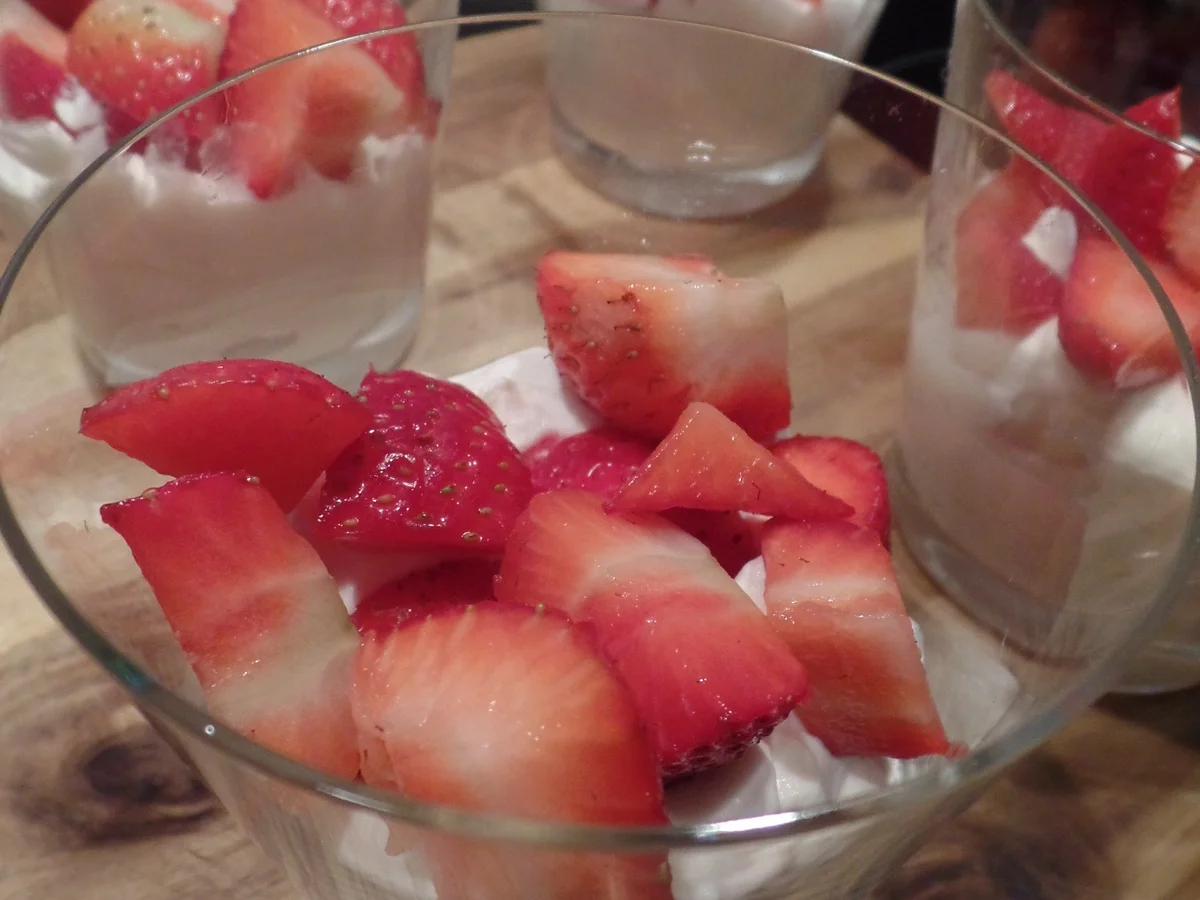 Erdbeer-Sahne -Dessert - Rezept - Bild Nr. 10382