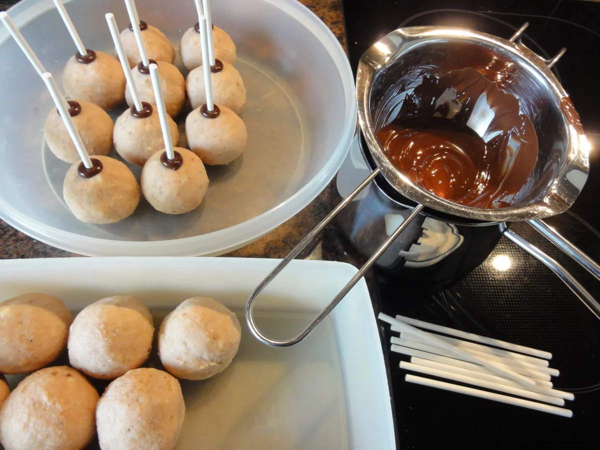 Biskuit:   CAKE ~ POPS (kleine Kuchen am Stiel) - Rezept - Bild Nr. 3