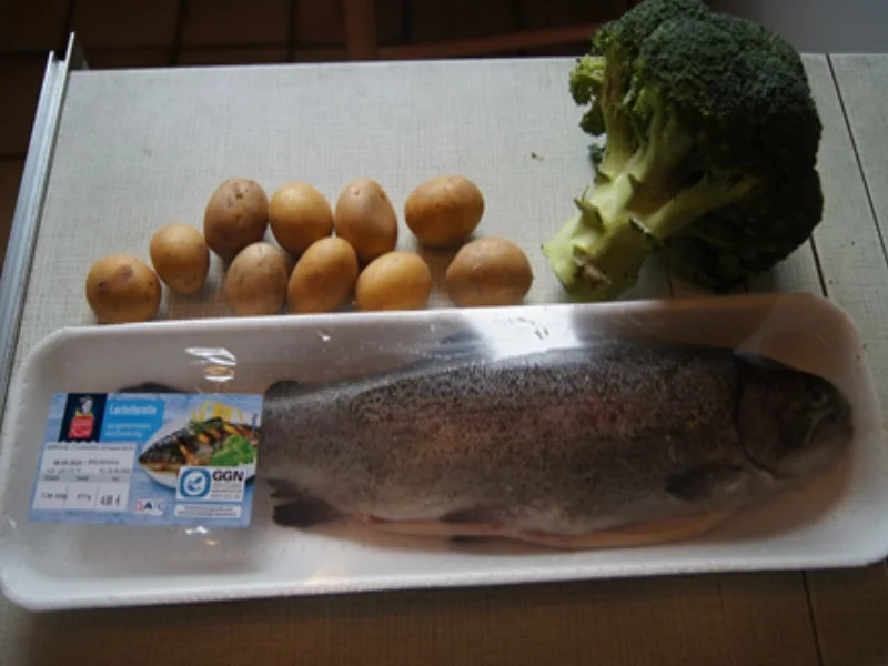 Rezept: Lachsforelle mit Brokkoli und Baby-Pellkartoffeln Bild Nr. 3 Lachsforelle mit Brokkoli und Baby-Pellkartoffeln - Rezept - Bild Nr. 3