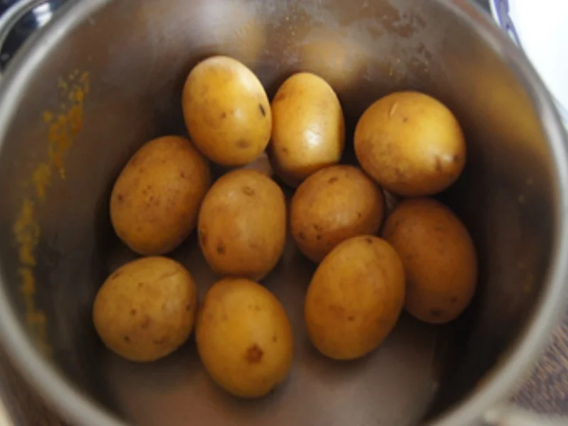 Rezept: Lachsforelle mit Brokkoli und Baby-Pellkartoffeln Bild Nr. 12 Lachsforelle mit Brokkoli und Baby-Pellkartoffeln - Rezept - Bild Nr. 12