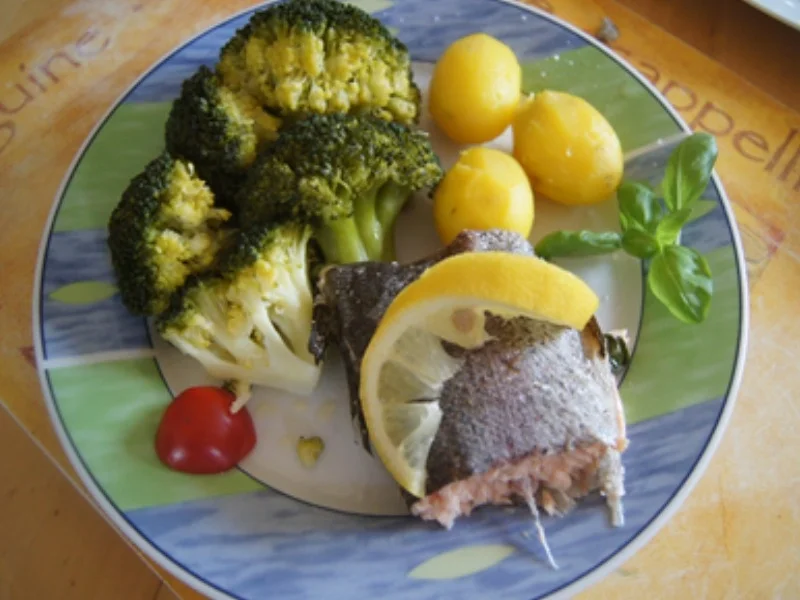 Rezept: Lachsforelle mit Brokkoli und Baby-Pellkartoffeln Bild Nr. 18 Lachsforelle mit Brokkoli und Baby-Pellkartoffeln - Rezept - Bild Nr. 18