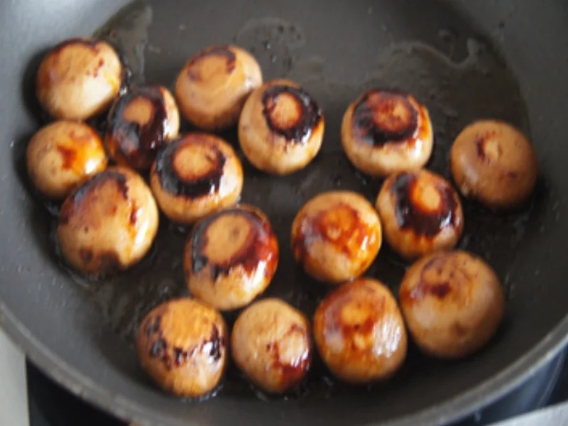 Gekochte Eier mit Pfannengemüse, Champignons und Rösti - Rezept - Bild Nr. 13