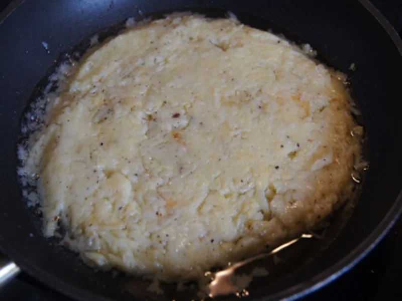 Gekochte Eier mit Pfannengemüse, Champignons und Rösti - Rezept - Bild Nr. 17