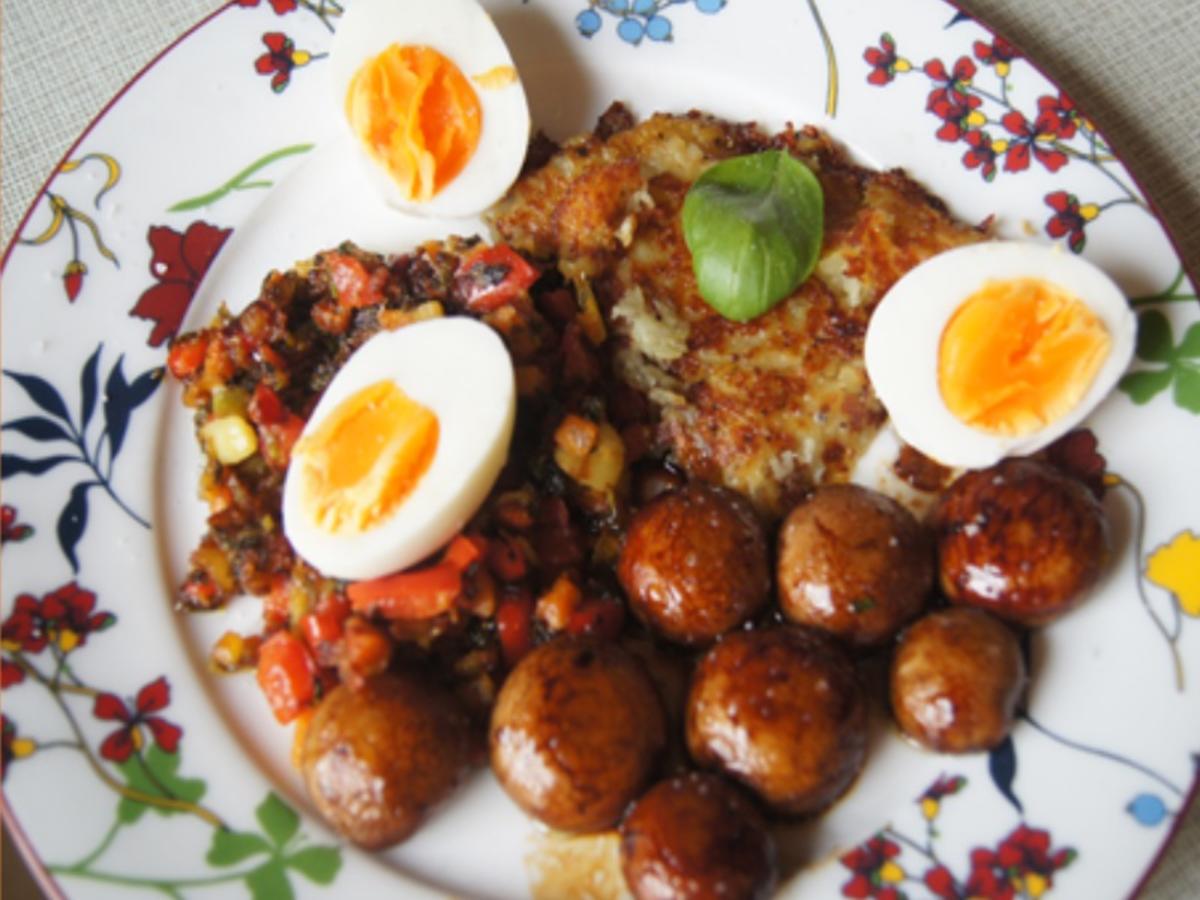 Gekochte Eier mit Pfannengemüse, Champignons und Rösti - Rezept - Bild Nr. 20