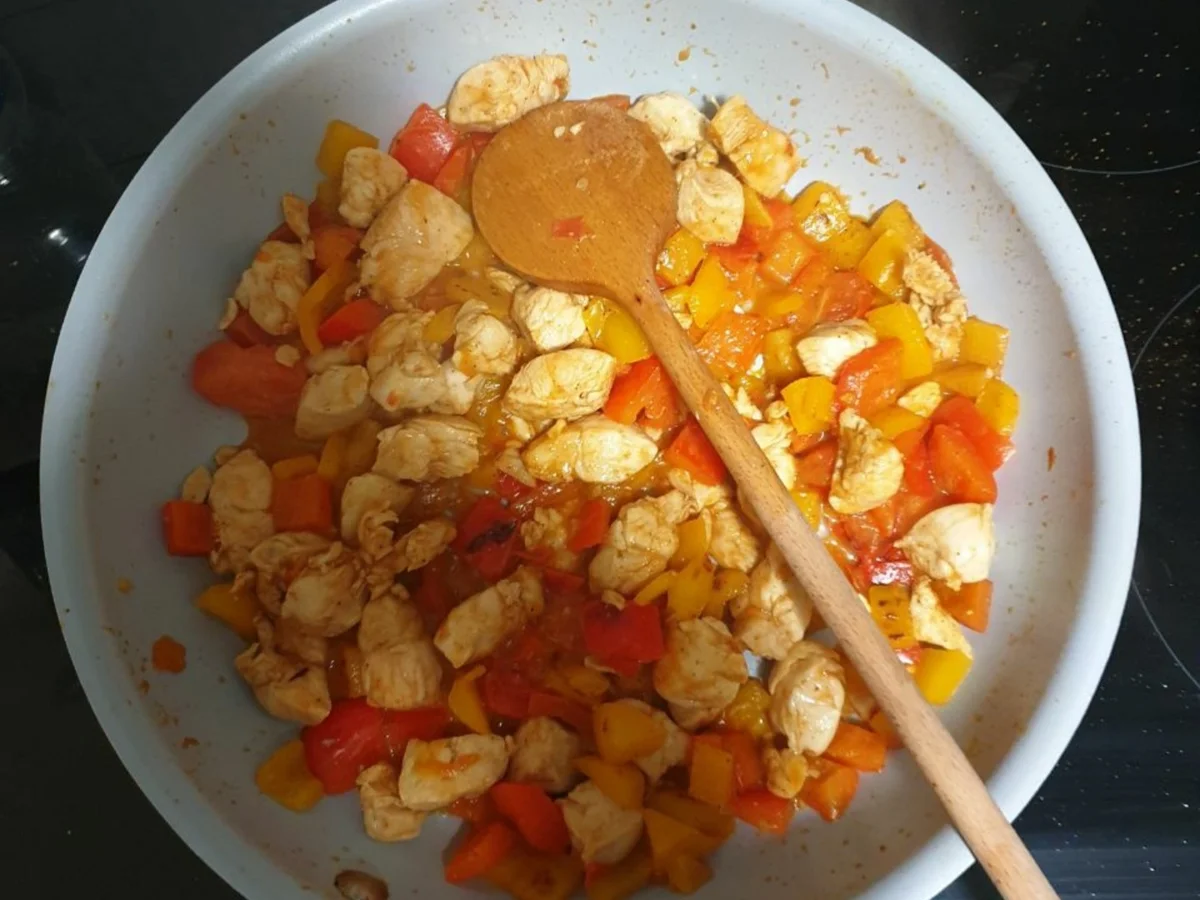 Salat mit Putenfleisch und Paprika - Rezept - Bild Nr. 2