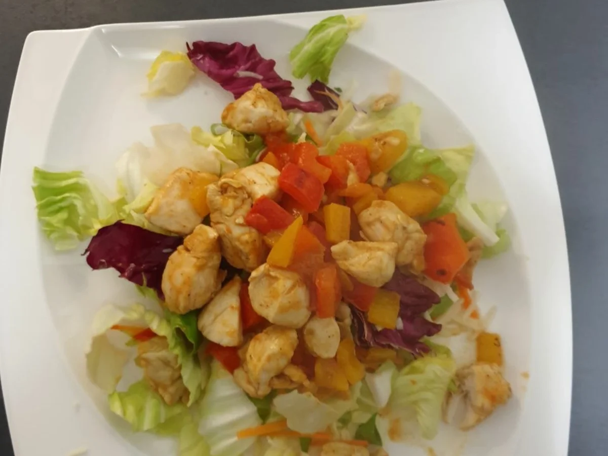 Salat mit Putenfleisch und Paprika - Rezept - Bild Nr. 3