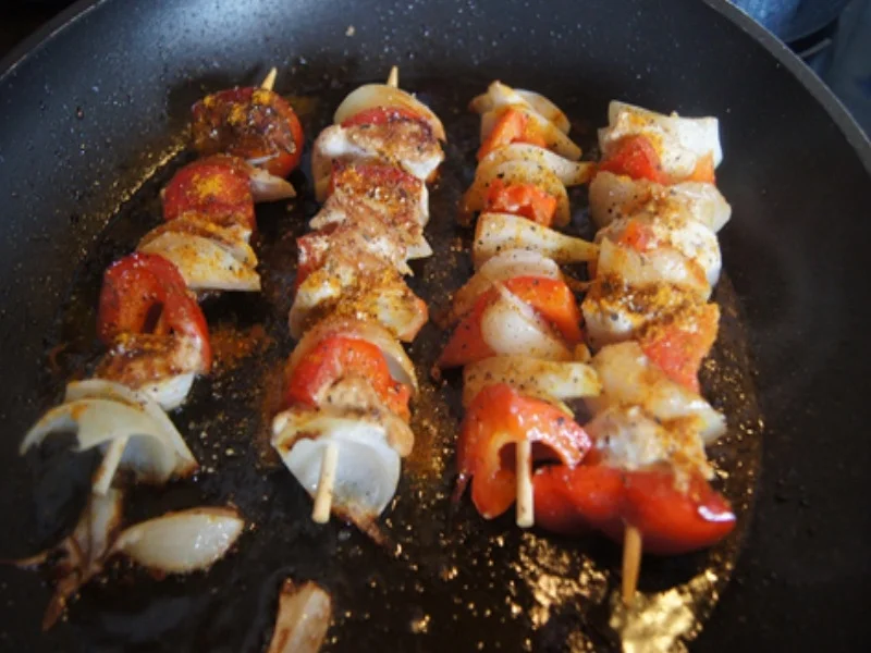 Hähnchen-Gemüse-Spieße mit Champignons und Basmatireis - Rezept - Bild Nr. 12