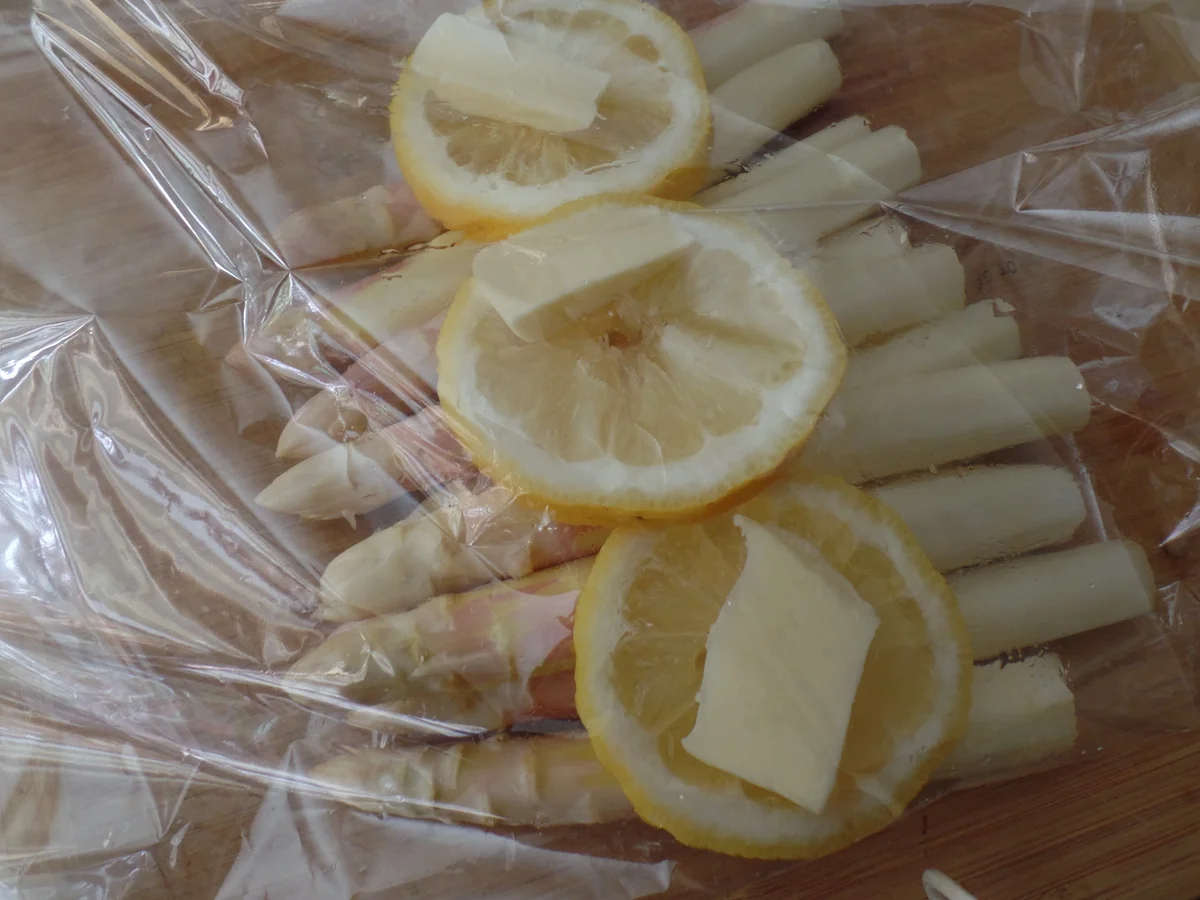 Ofenspargel mit Filet und Erdbeer-Chutney - Rezept - Bild Nr. 10385