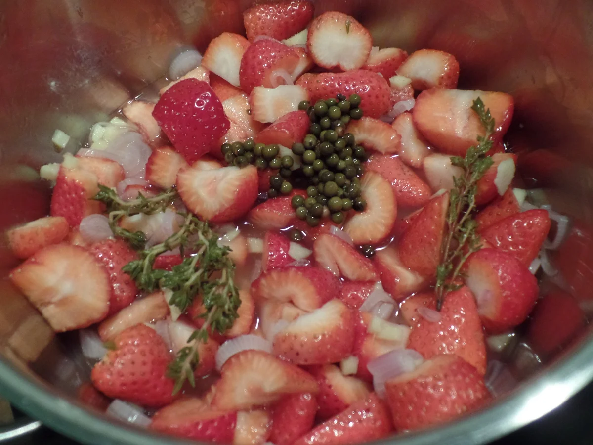 Ofenspargel mit Filet und Erdbeer-Chutney - Rezept - Bild Nr. 10391