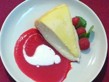 Rezept: New York Style Cheesecake an frischem Fruchtspiegel New York Style Cheesecake an frischem Fruchtspiegel - Rezept