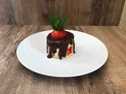 Biskuit-Mascarpone-Törtchen mit Erdbeeren und Granatapfel (Rebecca Mir) - Rezept - Bild Nr. 2