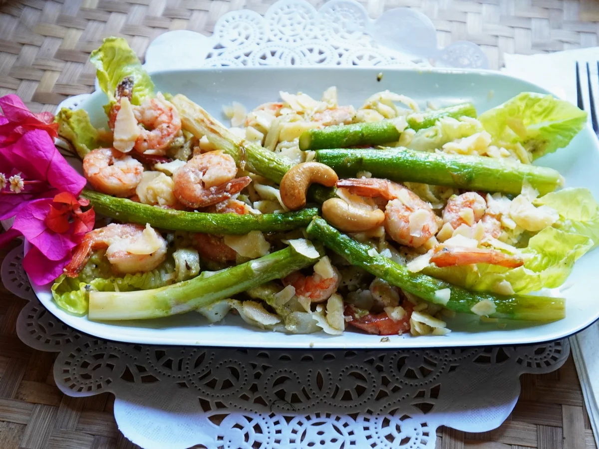 Bandnudeln mit grünem, knackigen Spargel, Pesto und Garnelen - Rezept - Bild Nr. 2