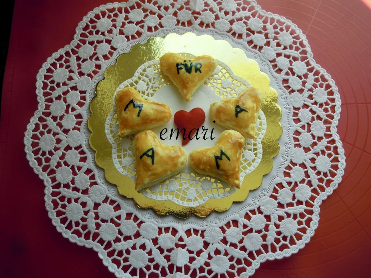 Rezept: Mit Marzipan gefüllte Muttertags Herzen Bild Nr. 10388 Mit Marzipan gefüllte Muttertags Herzen - Rezept - Bild Nr. 10388