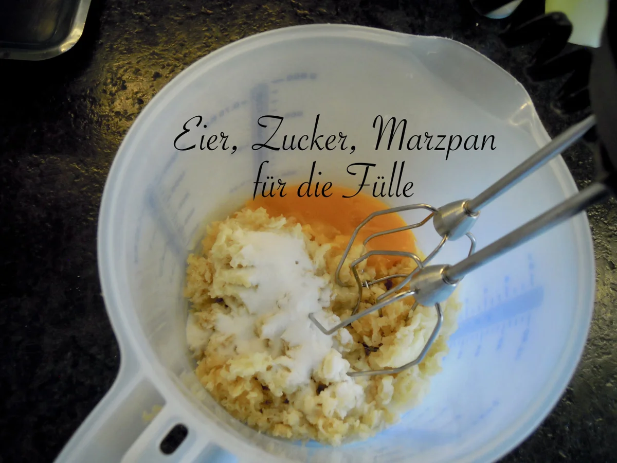 Rezept: Mit Marzipan gefüllte Muttertags Herzen Bild Nr. 10390 Mit Marzipan gefüllte Muttertags Herzen - Rezept - Bild Nr. 10390