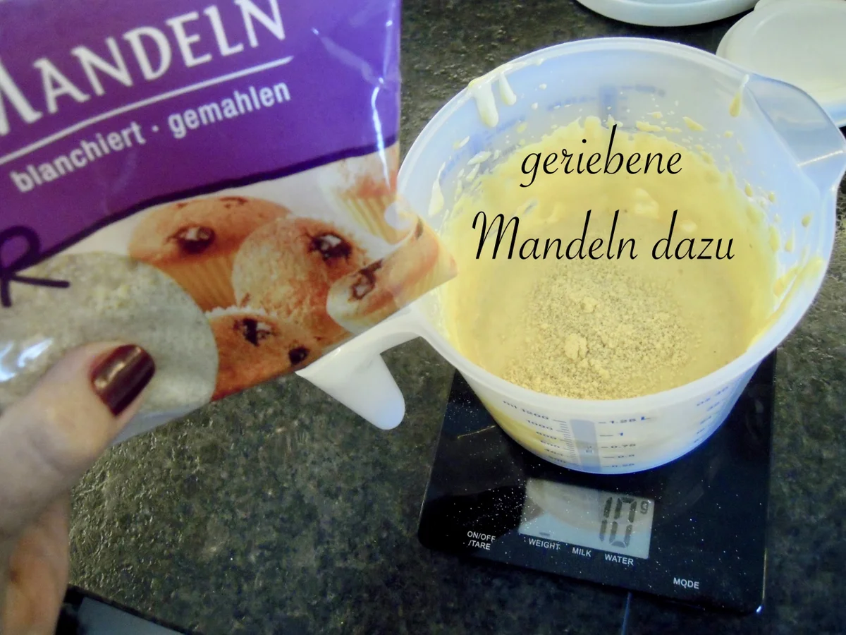 Rezept: Mit Marzipan gefüllte Muttertags Herzen Bild Nr. 10392 Mit Marzipan gefüllte Muttertags Herzen - Rezept - Bild Nr. 10392