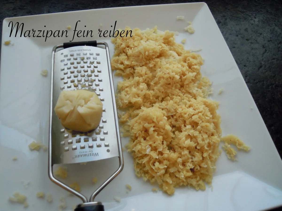 Rezept: Mit Marzipan gefüllte Muttertags Herzen Bild Nr. 10389 Mit Marzipan gefüllte Muttertags Herzen - Rezept - Bild Nr. 10389