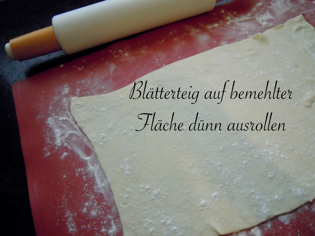 Rezept: Mit Marzipan gefüllte Muttertags Herzen Bild Nr. 10393 Mit Marzipan gefüllte Muttertags Herzen - Rezept - Bild Nr. 10393