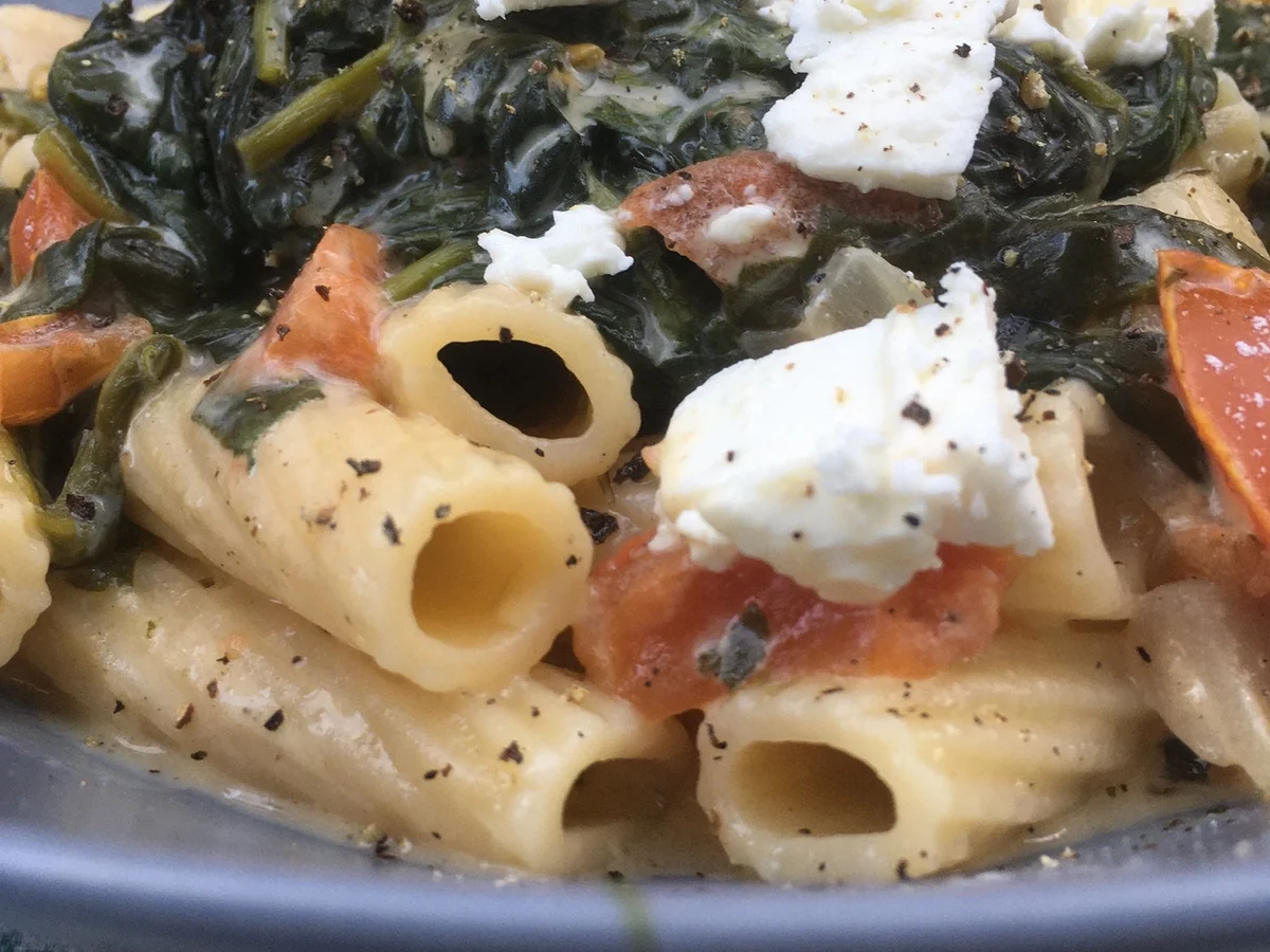 Rezept: Nudeln mit Spinat-Frischkäsesoße Bild Nr. 2 Nudeln mit Spinat-Frischkäsesoße - Rezept - Bild Nr. 2