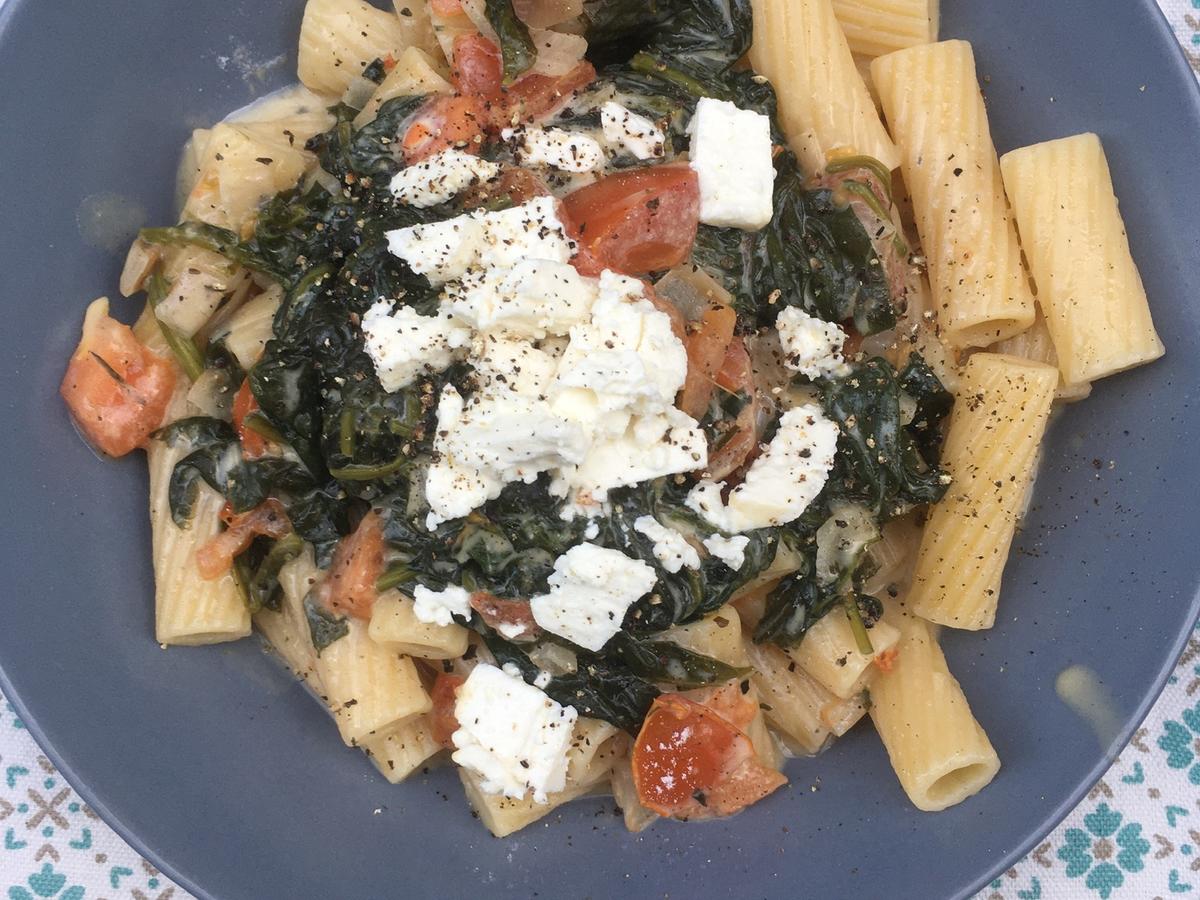 Nudeln mit Spinat-Frischkäsesoße - Rezept - kochbar.de