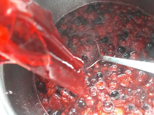 Muttertags-Herz-Torte  zur kochbar Challenge Mai 2020 - Rezept - Bild Nr. 10