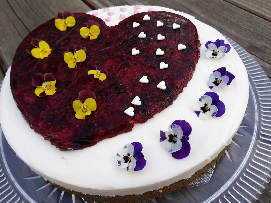 Muttertags-Herz-Torte  zur kochbar Challenge Mai 2020 - Rezept - Bild Nr. 17