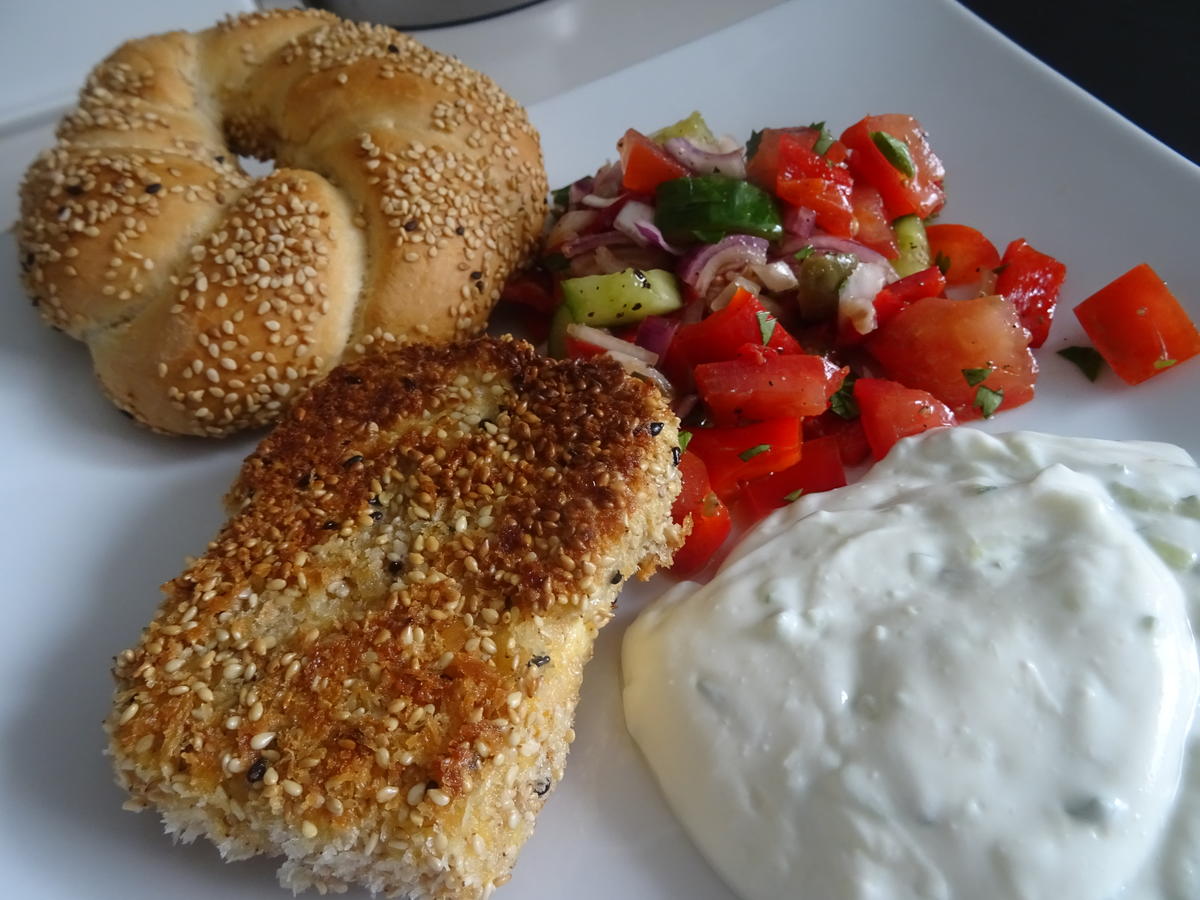 Feta, gebacken in Sesam-Kruste, mit griechischem Bauern-Salat - Rezept - Bild Nr. 2